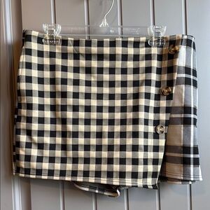 Cato Plaid Black and Cream pockets Skort